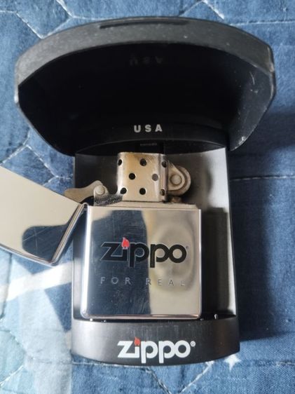 ไฟแช็คZippo ผลิตปี2006 เก่าเก็บไว้นานแทบไม่เคยได้ใช้ ลายสวย ใช้งานได้ปกติ