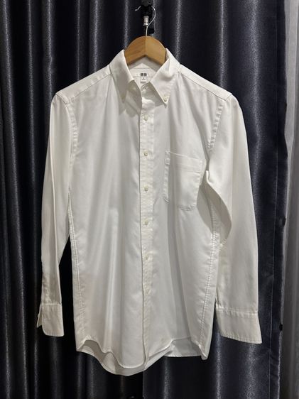 อื่นๆ UNIQLO เสื้อเชิ้ตแขนยาว สีขาว Size S Button Down มีกระเป๋า มือสอง