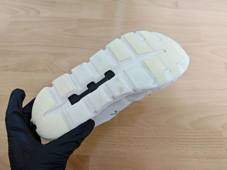 (42.5eu) On Running Cloud 6 - White/White รูปที่ 8