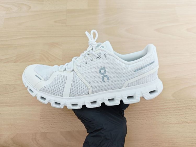 (42.5eu) On Running Cloud 6 - White/White รูปที่ 13