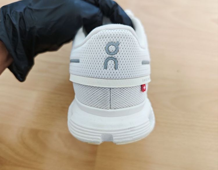 (42.5eu) On Running Cloud 6 - White/White รูปที่ 9