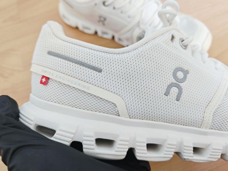 (42.5eu) On Running Cloud 6 - White/White รูปที่ 5
