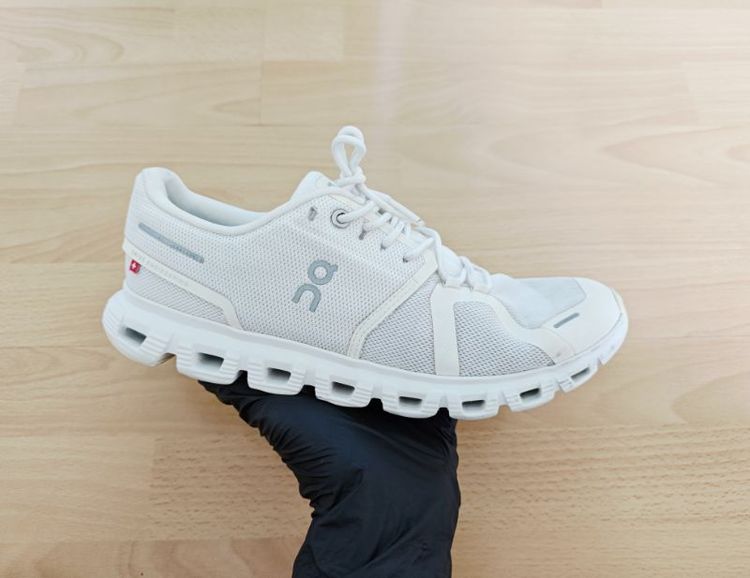 (42.5eu) On Running Cloud 6 - White/White