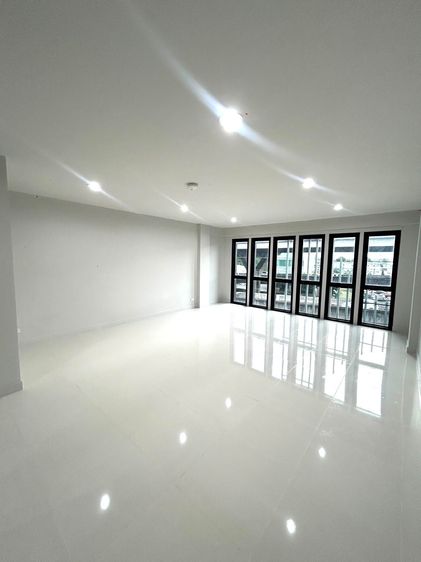 ขายด่วน อาคารพาณิชย์  ในโครงการ Nue Connex Bizz Don Mueang พร้อมอยู่ ทำเลดี รูปที่ 4