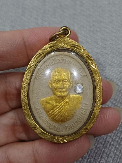 หลวงพ่อปาน วัดบางนมโค หลังยันต์เกราะเพชร หลวงพ่อฤาษีลิงดำ ออกวัดศาลพันท้ายนรสิงห์ สมุทรสาคร เนื้อผงฝังพลอยแก้ว พร้อมเลี่ยมไมครอนเก่าปี53