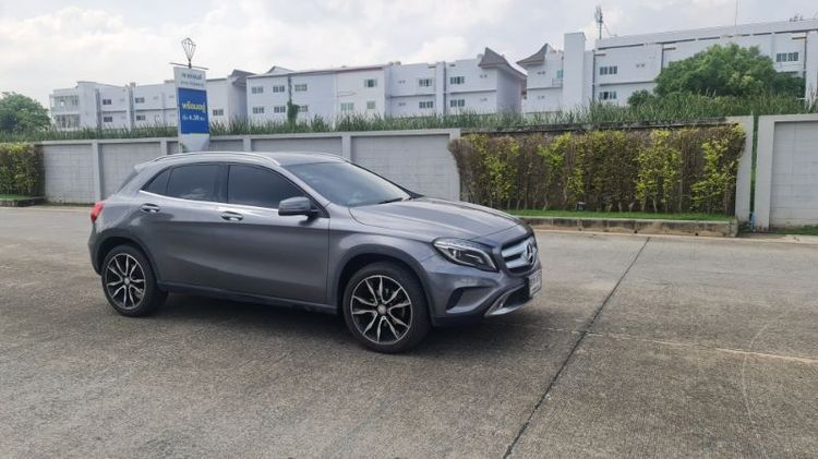รถ Mercedes-Benz GLA-Class GLA200 สี เทา