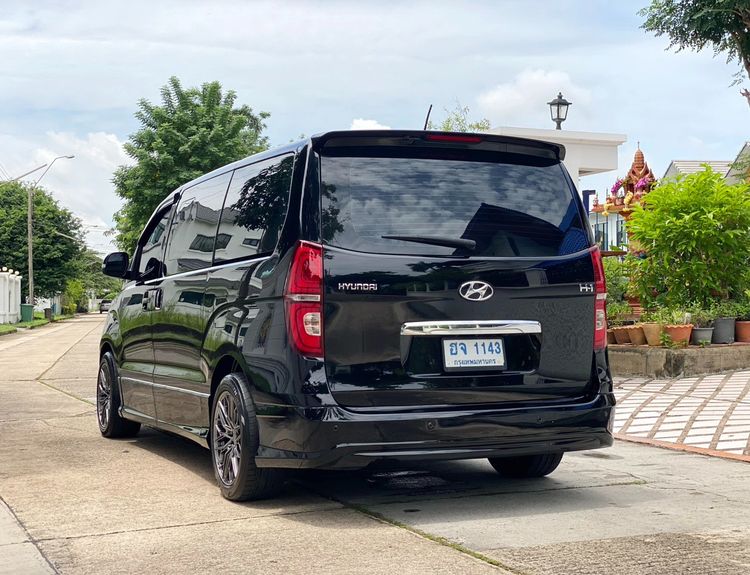 Hyundai H-1  2018 2.5 Elite Van ดีเซล ไม่ติดแก๊ส เกียร์อัตโนมัติ ดำ รูปที่ 4