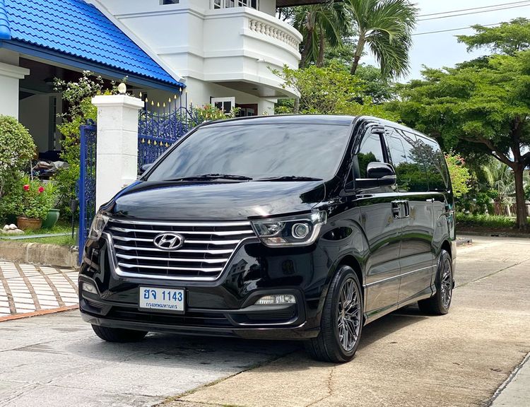 รถ Hyundai H-1 2.5 Elite สี ดำ