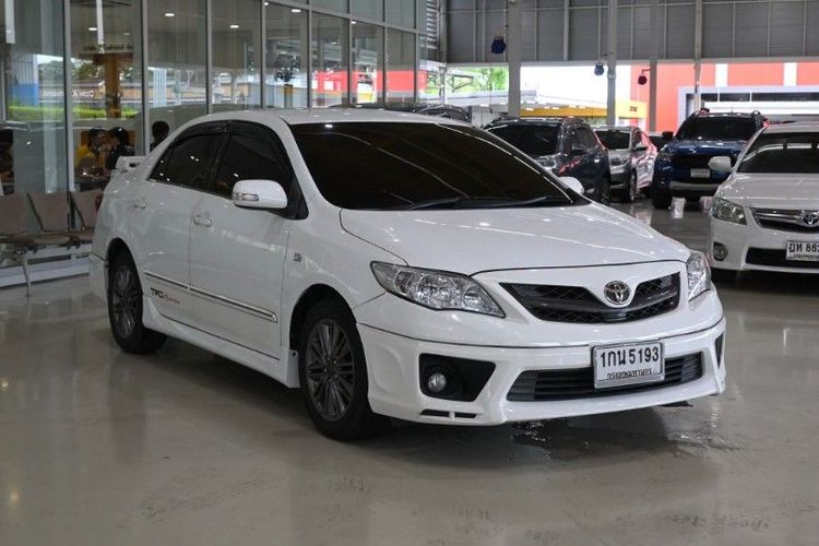 รถ Toyota Altis 1.8 TRD Sportivo สี ขาว