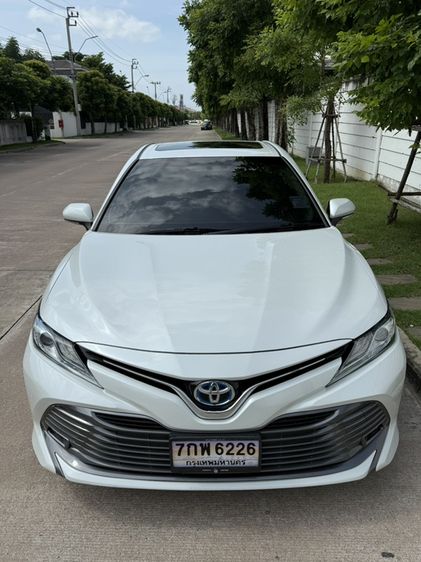 Toyota Camry 2020 2.5 HEV Premium Sedan ไฮบริด ไม่ติดแก๊ส เกียร์อัตโนมัติ ขาว รูปที่ 2