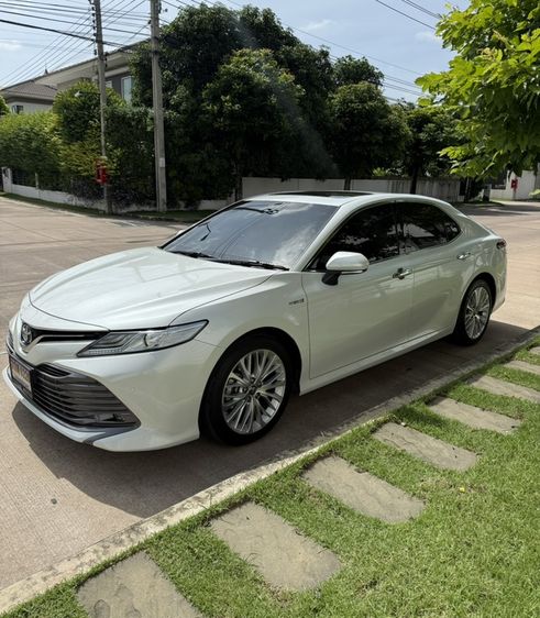 Toyota Camry 2020 2.5 HEV Premium Sedan ไฮบริด ไม่ติดแก๊ส เกียร์อัตโนมัติ ขาว รูปที่ 4