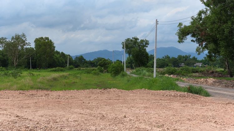 ที่ดินบ้านสวนเกษตร วิวเขา อ.บ้านนา อากาศโล่งสบาย  ใกล้สถานที่ราชการ มีเพื่อนบ้าน