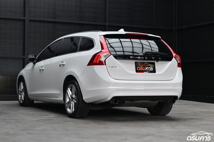 Volvo V60 2015 1.6 Drive Sedan เบนซิน ไม่ติดแก๊ส เกียร์อัตโนมัติ ขาว รูปที่ 3