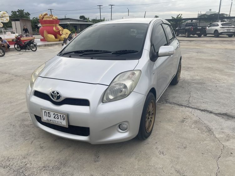 รถ Toyota Yaris 1.5 G สี เทา