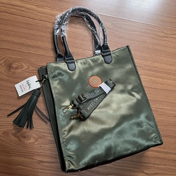 ผ้า ไม่ระบุ เขียว ของใหม่ Kipling Tote ใส่เอกสารได้ ของแท้