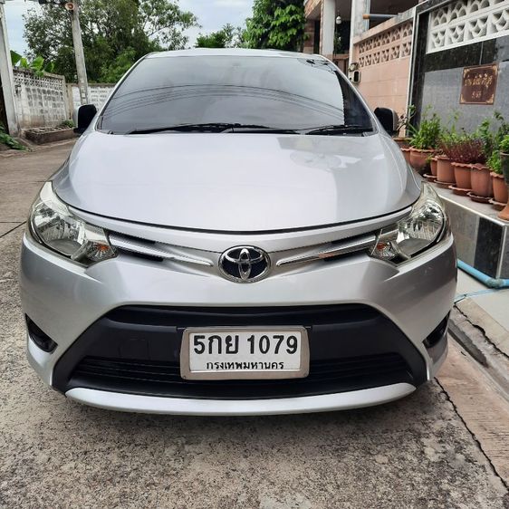 รถ Toyota Vios 1.5 E สี บรอนซ์เงิน