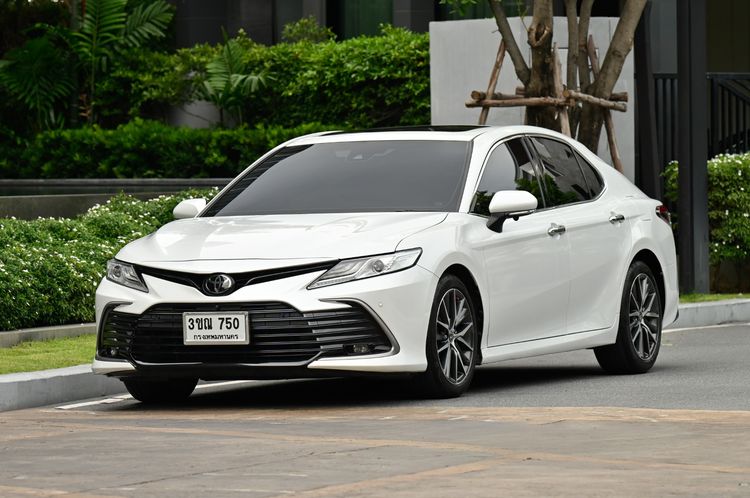 รถ Toyota Camry 2.5 Premium สี ขาว