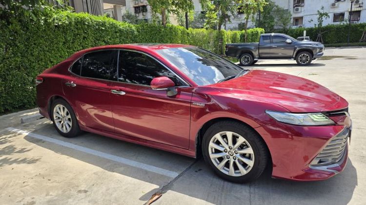 รถ Toyota Camry 2.5 HV สี แดง