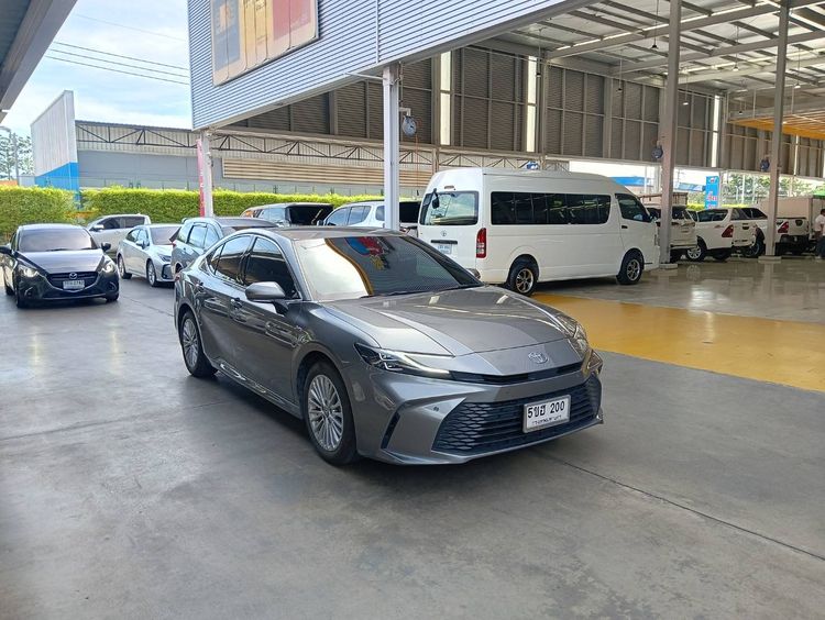 รถ Toyota Camry 2.5 Hybrid สี เทา