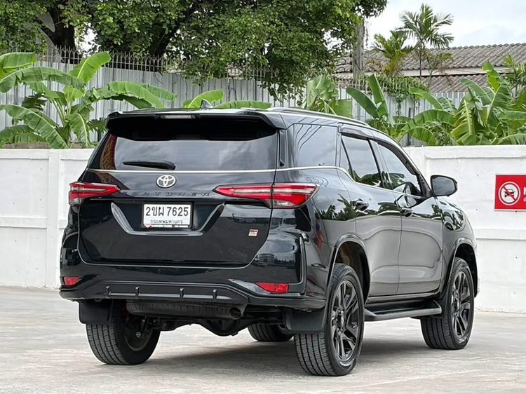 Toyota Fortuner 2022 2.8 GR Sport Black Top 4WD Utility-car ดีเซล ไม่ติดแก๊ส เกียร์อัตโนมัติ ดำ รูปที่ 4