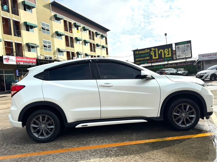 รถ Honda HR-V 1.8 E สี ขาว