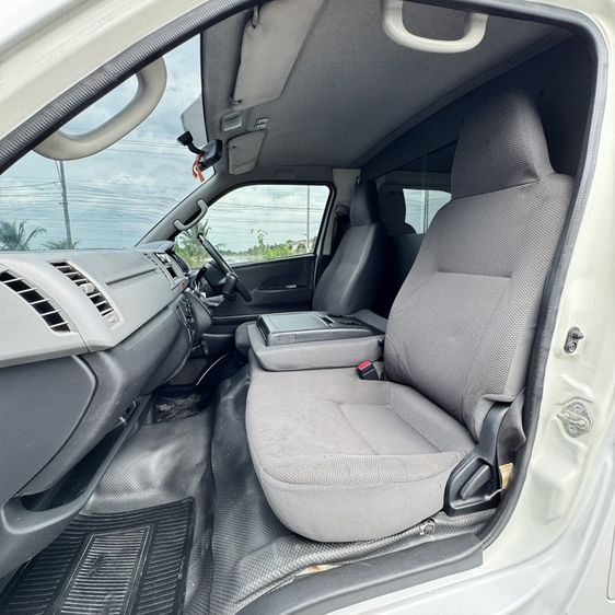 Toyota Hiace 2012 2.5 GL Van ดีเซล ไม่ติดแก๊ส เกียร์ธรรมดา ขาว รูปที่ 3