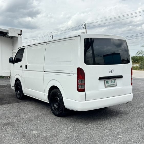 Toyota Hiace 2012 2.5 GL Van ดีเซล ไม่ติดแก๊ส เกียร์ธรรมดา ขาว รูปที่ 2