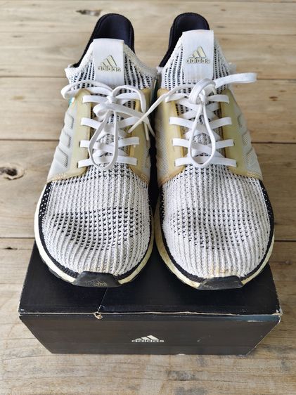 รองเท้าออกกำลังกาย ผู้ชาย adidas ultra boost 19