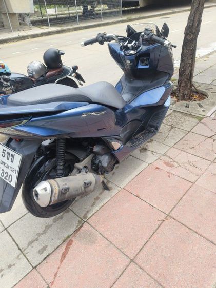 PCX 160 ปี 2022 ครับเครื่องเดิมเดิมทุกอย่างน๊อตเครื่องไม่เคยขยับไม่เคยแกะครับชุดสีตามสภาพเลยต่อภาษีพรบให้แล้วครับเล่มเอกสารพร้อมโอนเจ้าของมือเดียว รูปที่ 3