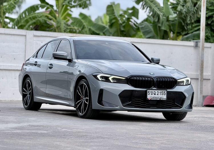 BMW Series 3 2023 330e Sedan ปลั๊กอินไฮบริด (PHEV) ไม่ติดแก๊ส เกียร์อัตโนมัติ เทา
