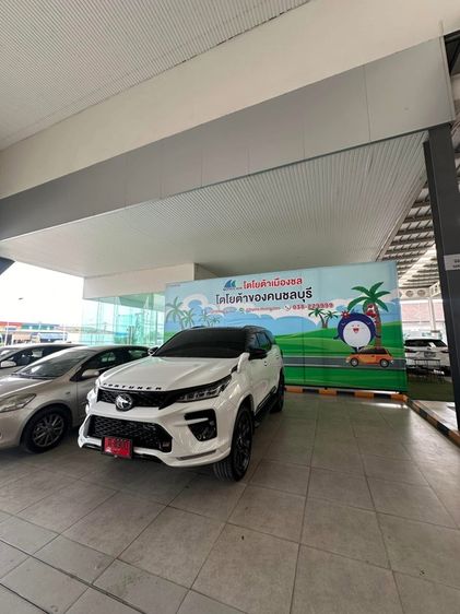 Toyota Fortuner 2023 2.8 GR Sport Black Top 4WD Utility-car ดีเซล ไม่ติดแก๊ส เกียร์อัตโนมัติ ขาว รูปที่ 4