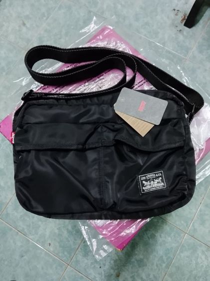 กระเป๋า Levis Men's Mission Bay Crossbody สีดำ