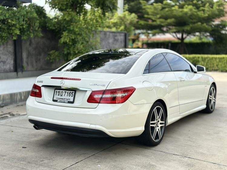 Mercedes-Benz E-Class 2012 E200 CGI Sedan เบนซิน เกียร์อัตโนมัติ ขาว รูปที่ 4
