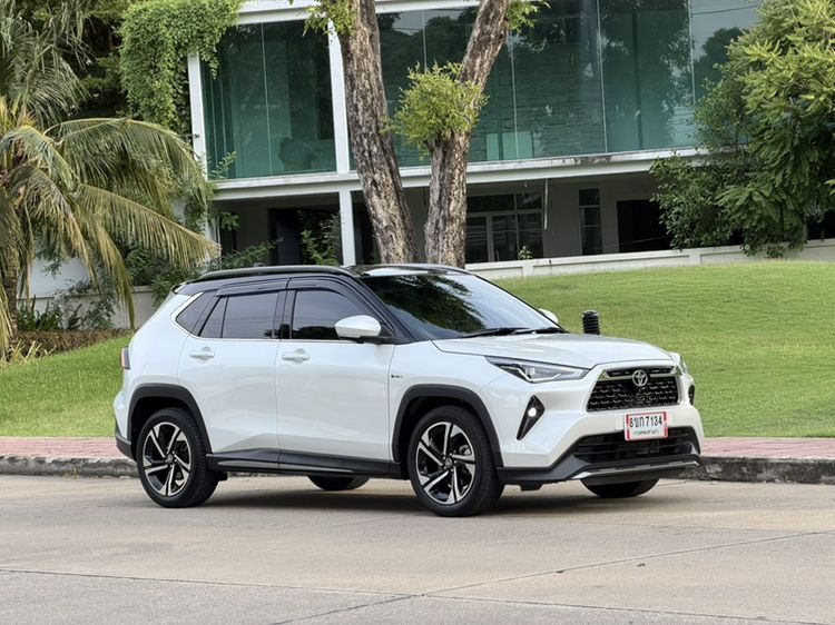 Toyota Yaris Cross 2025 1.5 HEV Premium Luxury Sedan ไฮบริด ไม่ติดแก๊ส เกียร์อัตโนมัติ ขาว