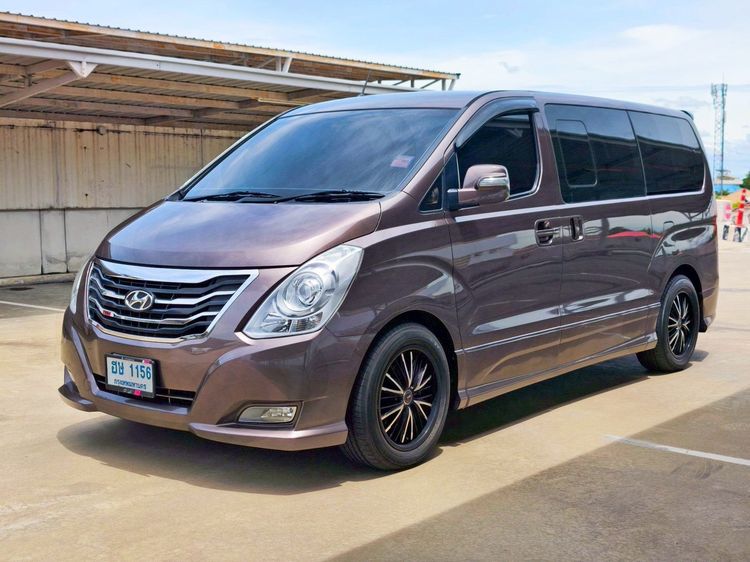 Hyundai H-1  2017 2.5 Elite Utility-car ดีเซล ไม่ติดแก๊ส เกียร์อัตโนมัติ น้ำตาล