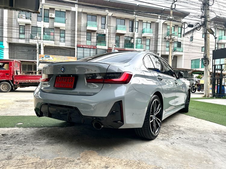 BMW Series 3 2024 330e Sedan ปลั๊กอินไฮบริด (PHEV) ไม่ติดแก๊ส เกียร์อัตโนมัติ เทา รูปที่ 3