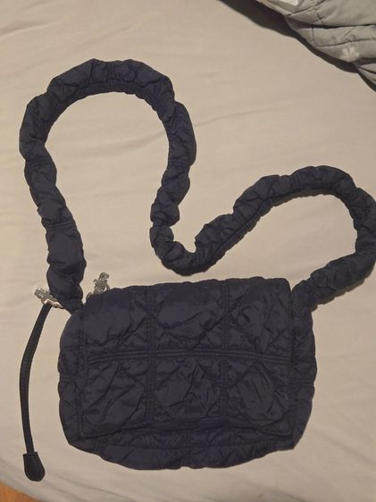 กระเป๋า Carlyn Crossbody