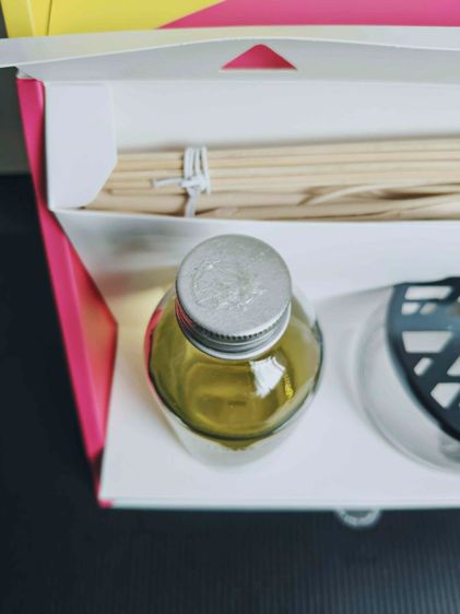 ชุดก้านไม้หอม Yugen กลิ่น Inspire ของแท้ ขนาด 200ml. Reed Diffuser สภาพเหมือนใหม่ ยังไม่ได้ใช้ รูปที่ 3
