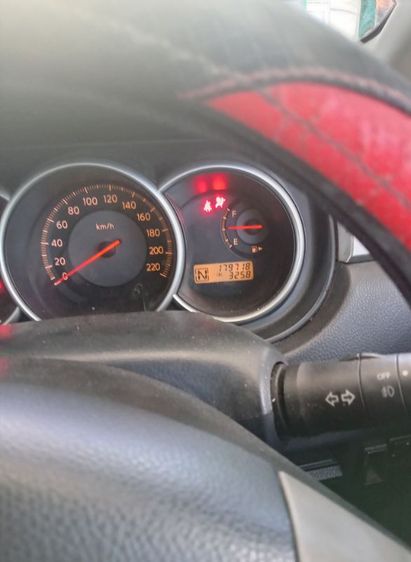 รถ Nissan Tiida 1.6 G สี ขาว