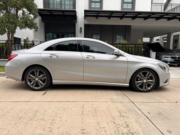 Mercedes-Benz CLA-Class 2016 CLA200 Sedan เบนซิน เกียร์อัตโนมัติ บรอนซ์เงิน รูปที่ 2