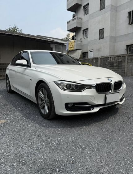 BMW Series 3 2014 320d Sedan ดีเซล ไม่ติดแก๊ส เกียร์อัตโนมัติ ขาว