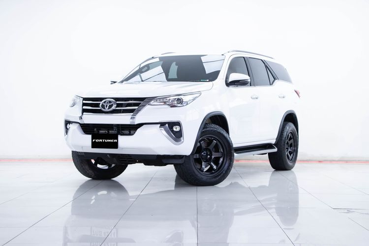 Toyota Fortuner 2018 2.4 V 4WD Utility-car ดีเซล ไม่ติดแก๊ส เกียร์อัตโนมัติ ขาว