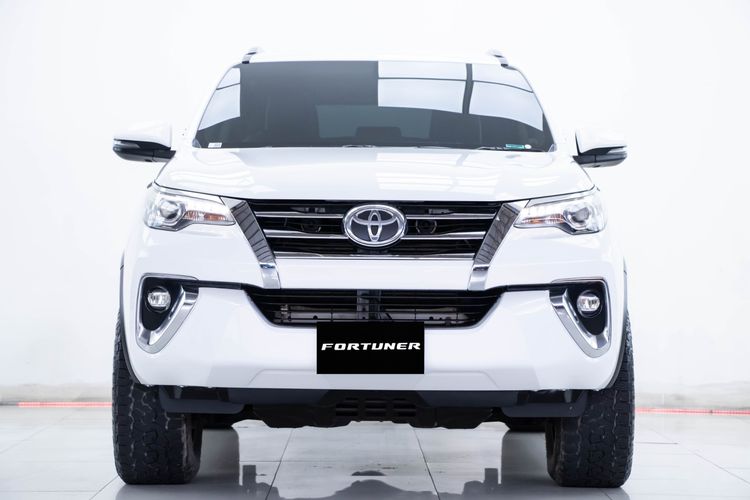 Toyota Fortuner 2018 2.4 V 4WD Utility-car ดีเซล ไม่ติดแก๊ส เกียร์อัตโนมัติ ขาว รูปที่ 4