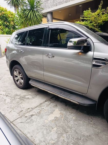 รถ Ford Everest 2.0 Titanium Sport สี เทา