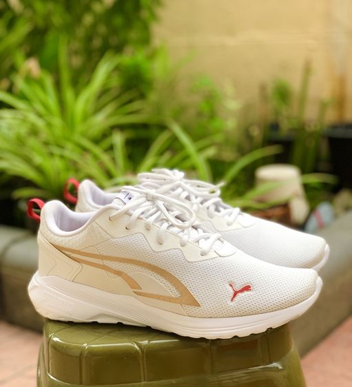 ขายรองเท้าวิ่ง/ออกกำลังกาย PUMA แท้ สีขาว-ทอง สภาพสวยกริ๊บ ไซส์ 43 / 28 cm
