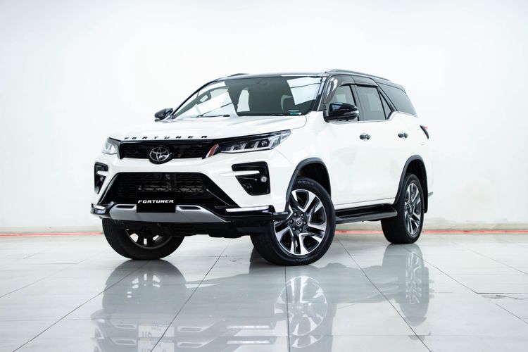 Toyota Fortuner 2021 2.4 LEGENDER 4WD AT Utility-car ดีเซล ไม่ติดแก๊ส เกียร์อัตโนมัติ ขาว