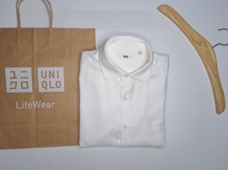 อื่นๆ เสื้อเชิ้ตแขนยาวสีขาว แบรนด์ Uniqlo‼️
