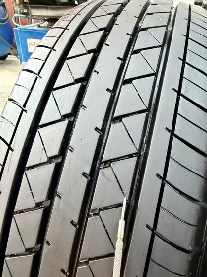ยางถอดป้ายแดงขอบ 16” ยี่ห้อ YOKOHAMA รุ่น BLUEARTH VAN ขนาด 235-65R16 ปลายปี 25 พื้นปี 26 ตุ่มหน้ายางยังอยู่ครบ รูปที่ 5