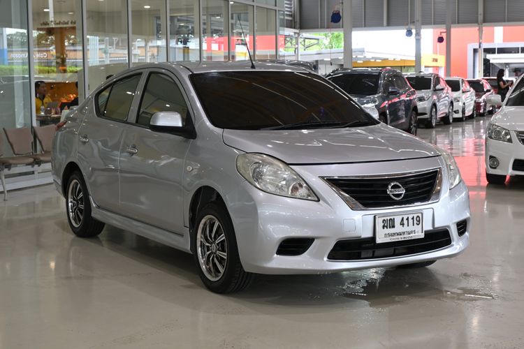 รถ Nissan Almera 1.2 E Sportech สี บรอนซ์เงิน