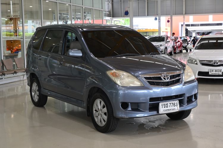 รถ Toyota Avanza 1.5 E สี เทา